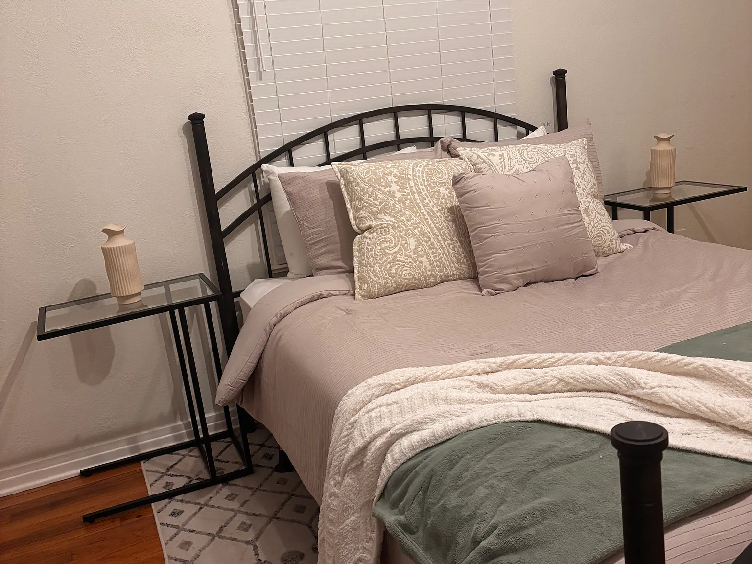 2 bed, 1000 sqft, $750 — Photo 1