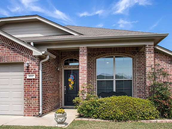 3rd image of 2037 Cumberland Dr