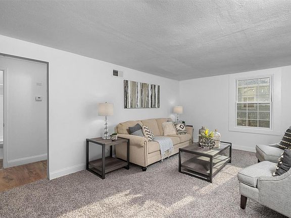 4th image of 138 W Arlee Ave