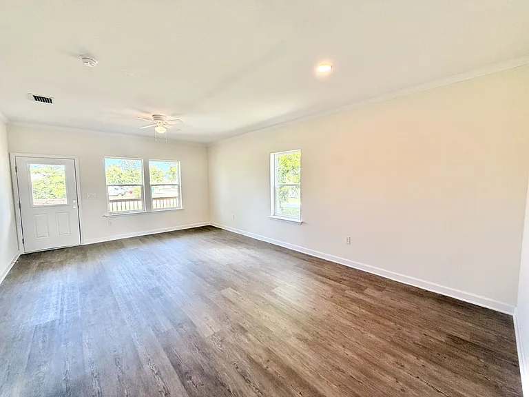 4861 Catalina Dr — Photo 4