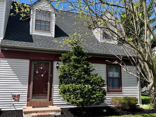 40 Carriage House Dr, Willow Street, PA 17584