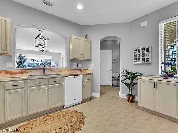 5th image of 2414 Laurentina Ln