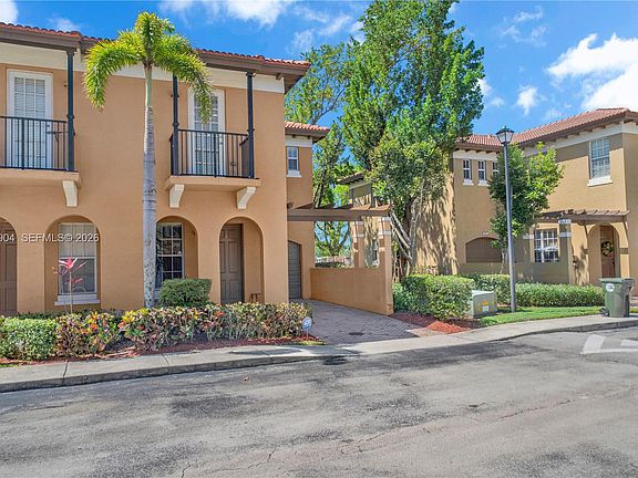 3rd image of 6893 Julia Gardens Dr