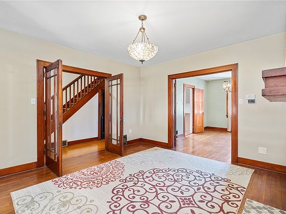 5th image of 147 W Marigold St