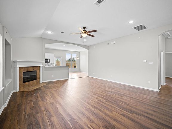 4th image of 444 Decoster Blvd