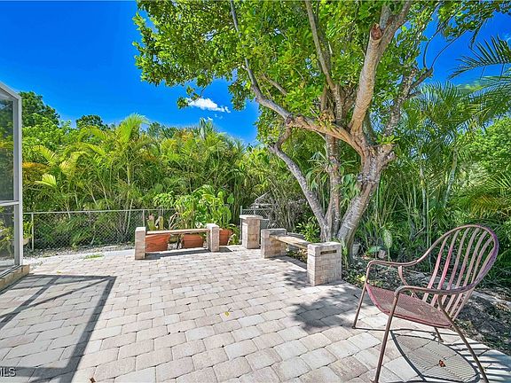 5th image of 1210 Albemarle Cir