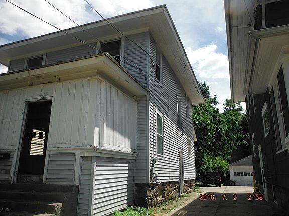 3rd image of 136 Lathrop Ave