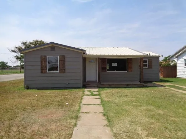 420 Hicks Pl, Levelland, TX 79336