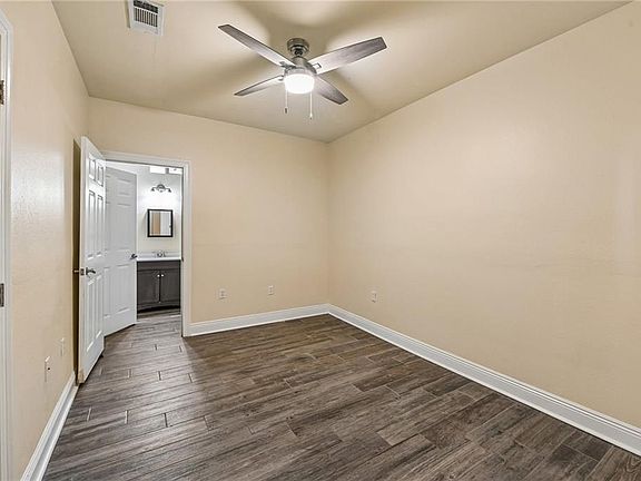 5th image of 3101 Banks St