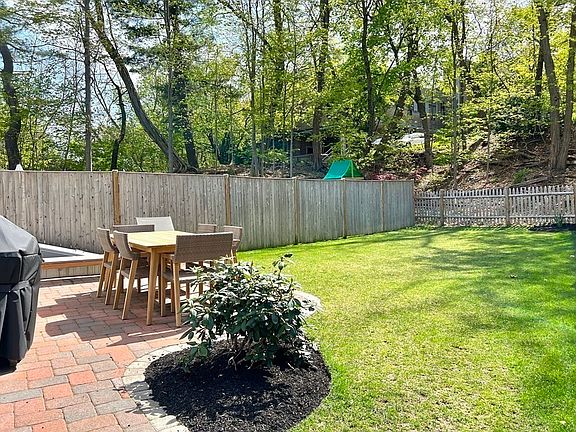 4th image of 439 Lowell Ave #439