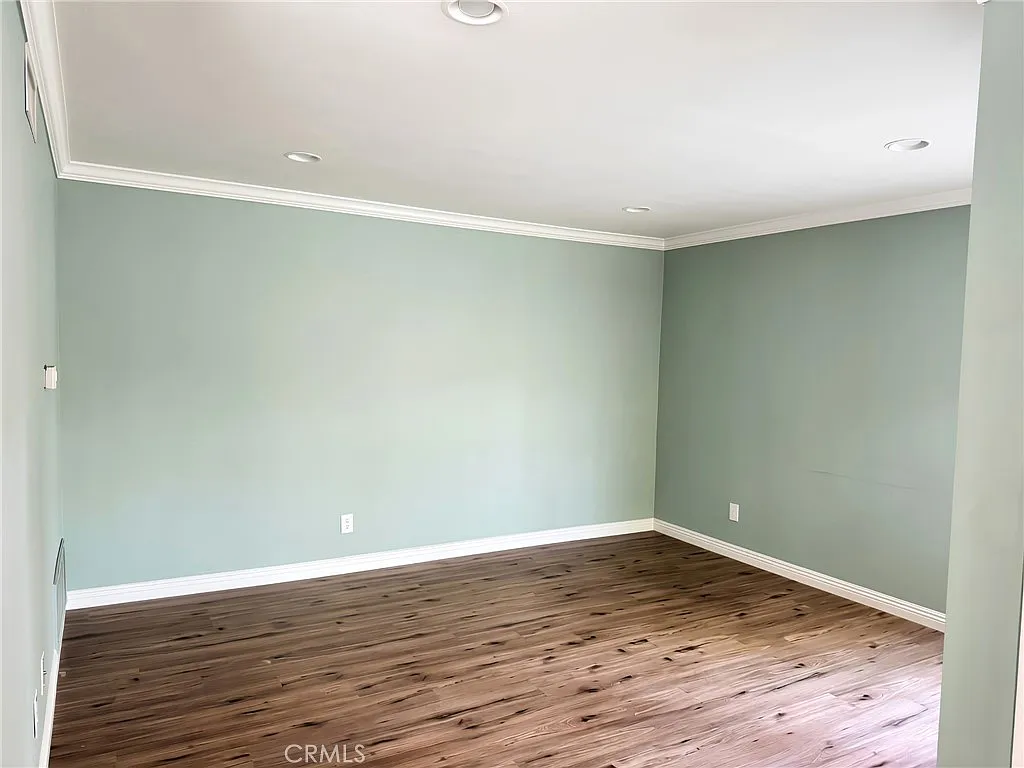 2 bed, 2.5 bath, 1016 sqft, $3,200 — Photo 2