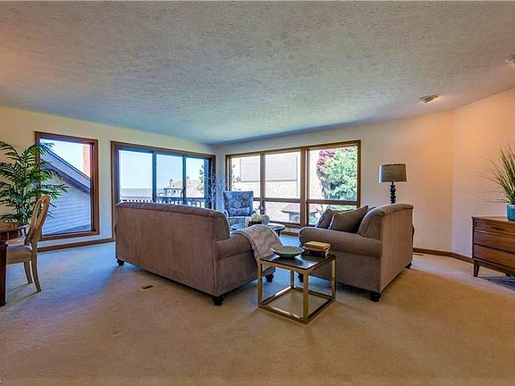 2nd image of 410 Darbys Run #11