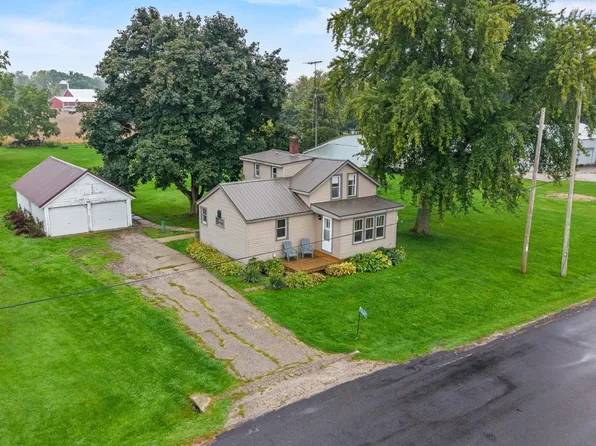 W6883 Arbor Rd, Juneau, WI 53039