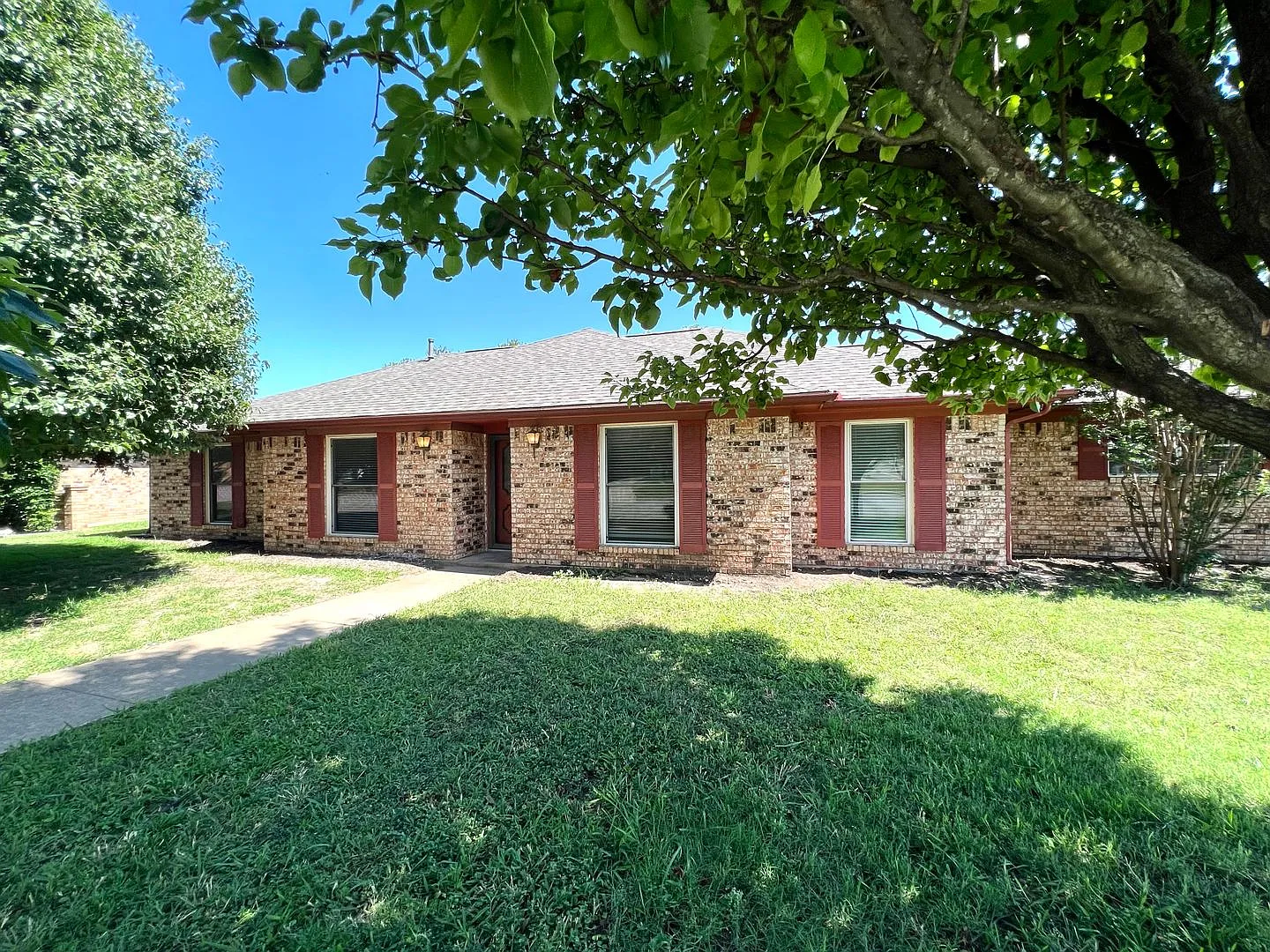 1 Peachtree Place, Sherman, TX 75090 — Photo 2