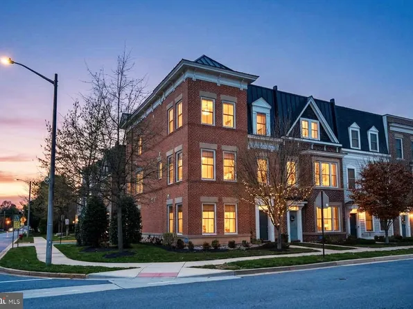 151 Center St S Unit 1, Vienna, VA 22180