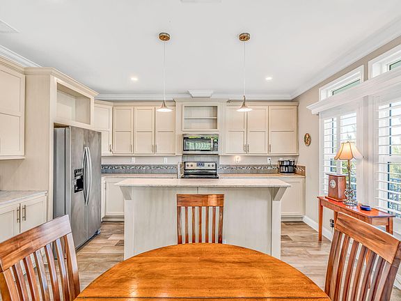 5th image of 17425 Jamaica Ln