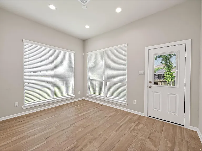 516 Shine Ct — Photo 18