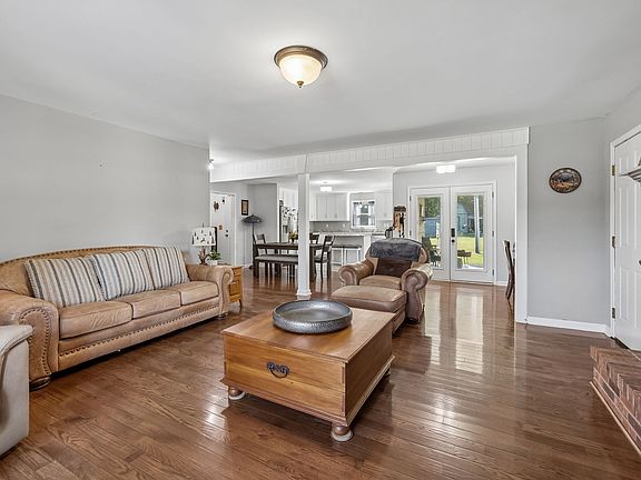 5th image of 110 Moss Glen Rd
