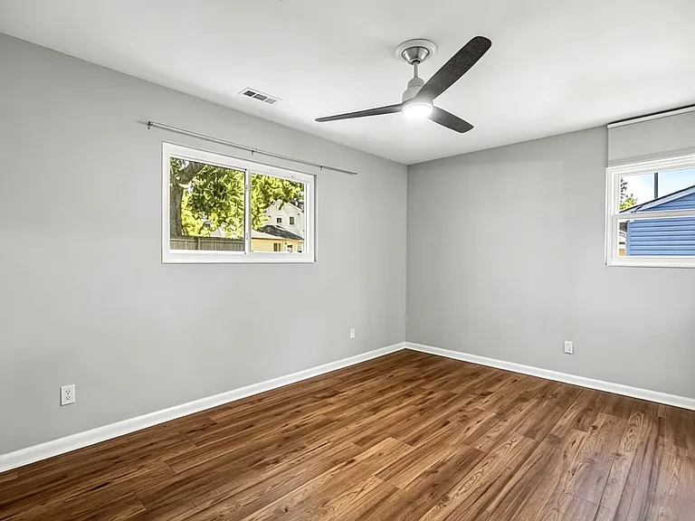 210 E Chickasaw Rd — Photo 12
