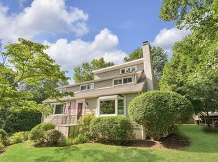 29 Hickory Rd, Katonah, NY 10536