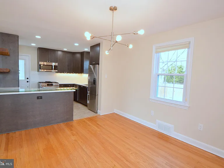 2441 N McKinley St — Photo 7