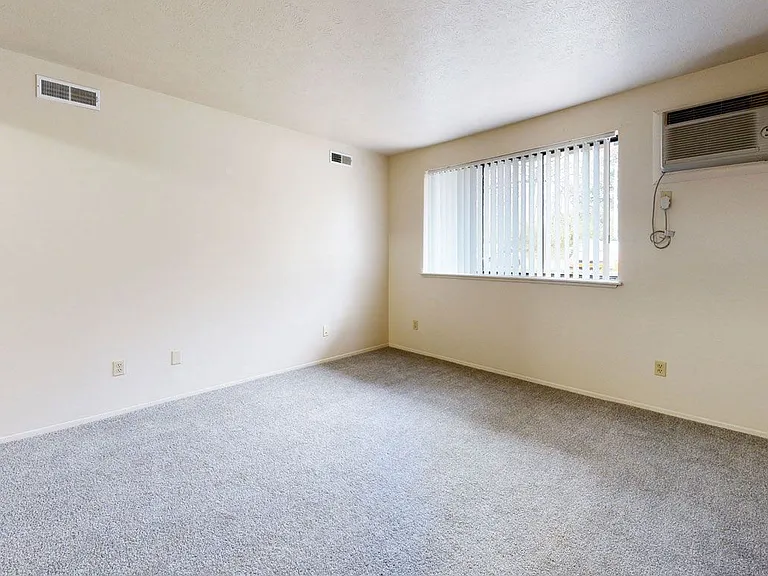 Irish Hills Apartments — Photo 11