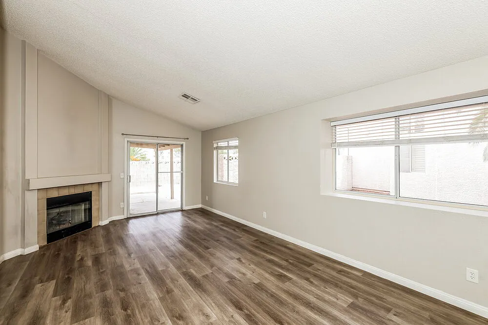 3 bed, 2.0 bath, 1278 sqft, $1,975 — Photo 4