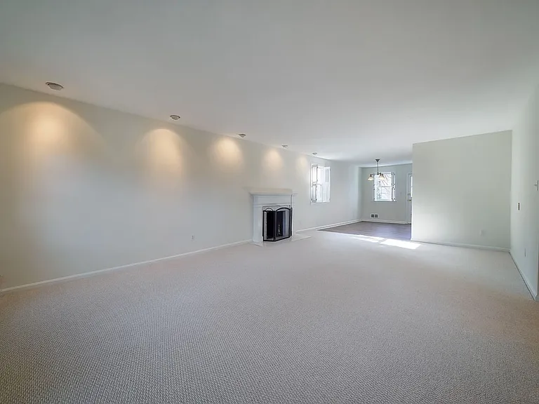 2702 Navarre Dr — Photo 3