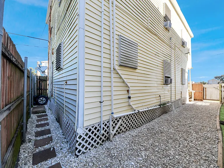 1213 28th St — Photo 27