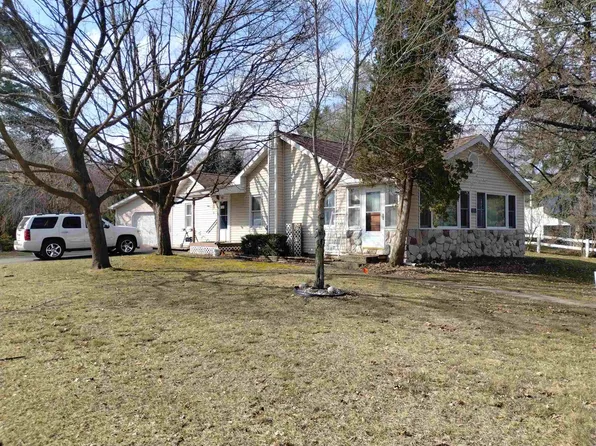 224 S Williams St, Perry, MI 48872