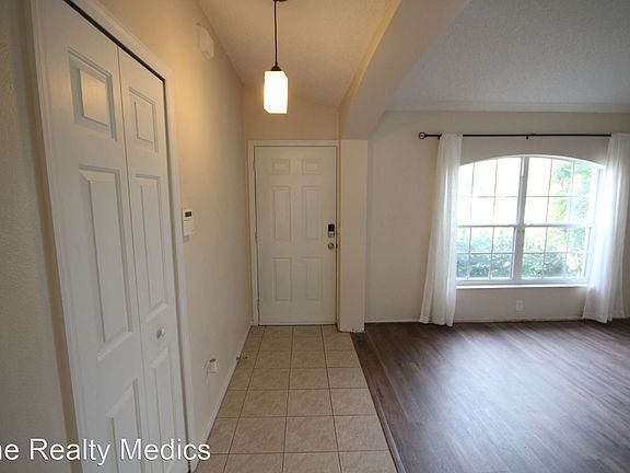 2nd image of 718 Leeward Dr