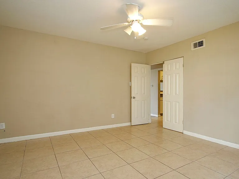 2822 S Bartell Dr #H6 — Photo 16