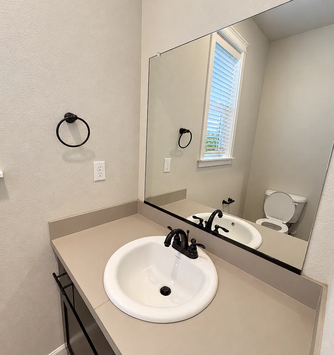 3 bed, 1635 sqft, $2,500 — Photo 4