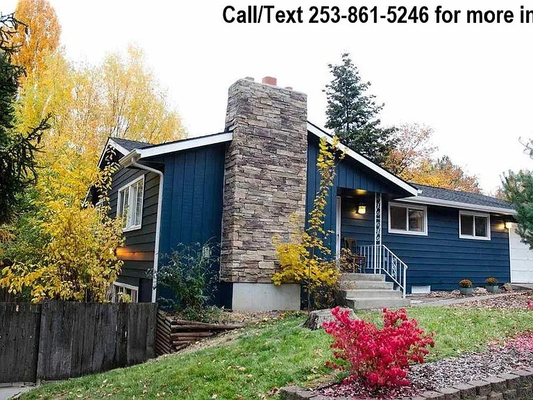 335 NW Larry St — Photo 2