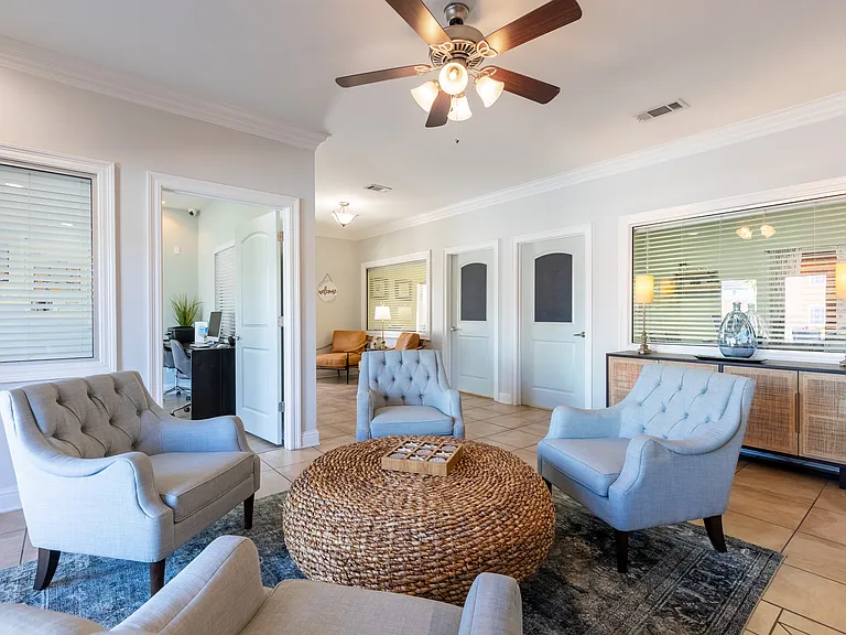 Oceanaire Apartments — Photo 22