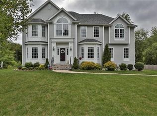 5 Riverfront Dr, Amesbury, MA 01913