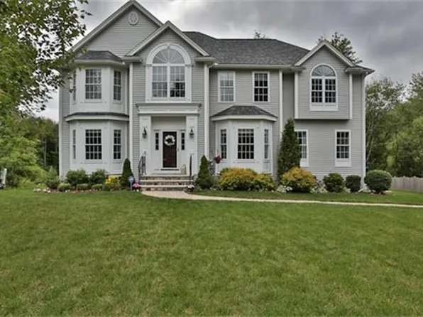 5 Riverfront Dr, Amesbury, MA 01913