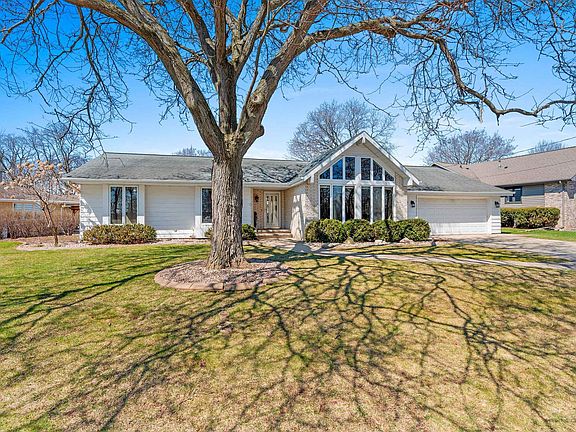 4th image of 1028 Riverside Dr