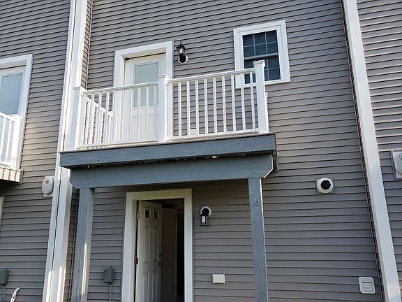 4th image of 954 Bedford St APT 7