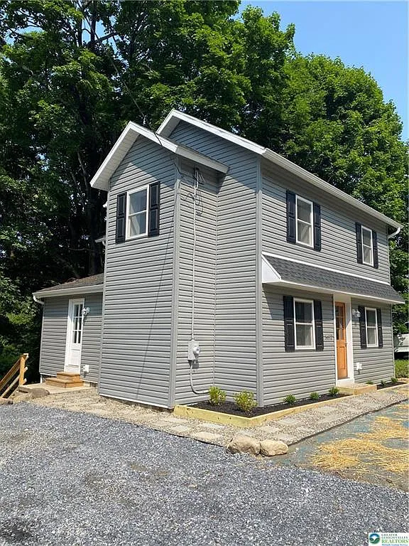 3 bed, 1.5 bath, 1328 sqft, $1,875 — Photo 2