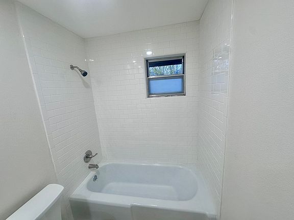 5th image of 201 S Mockingbird Ln APT B