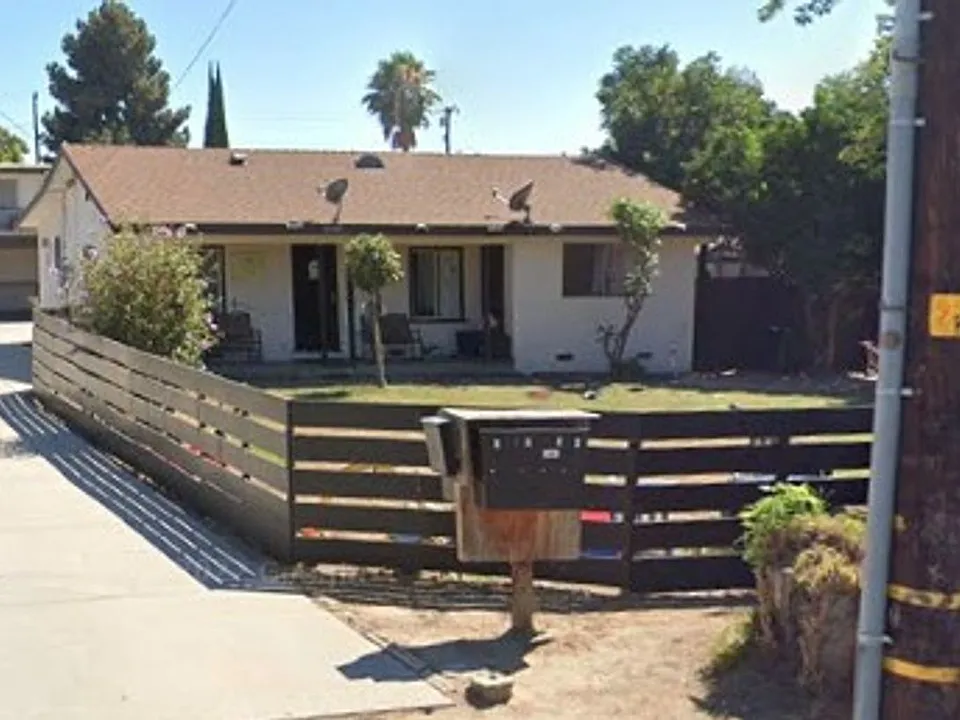 12126-12128 E Ferris Rd