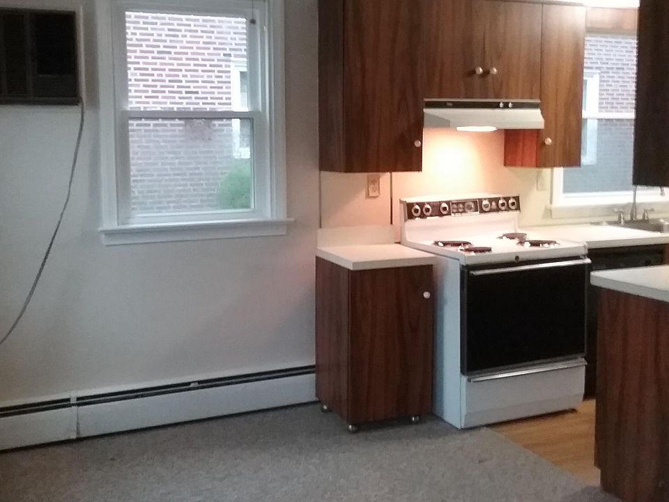 Eat-in kitchen