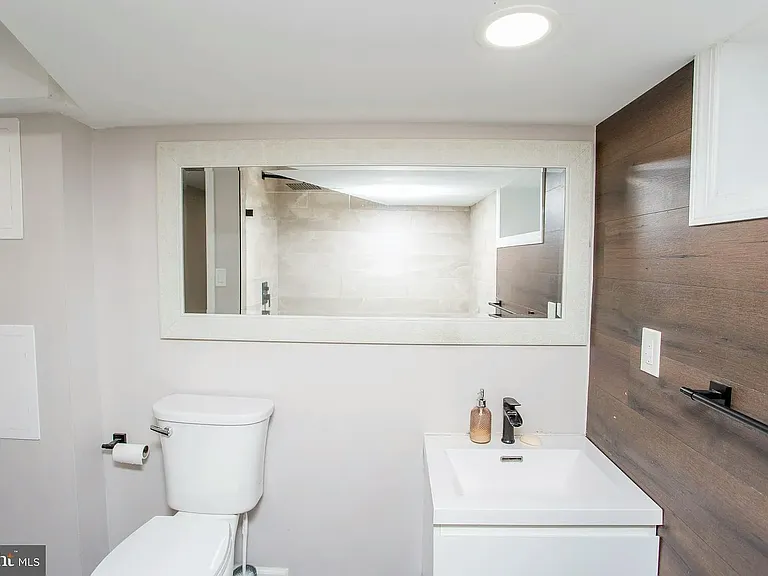 501 E Mount Airy Ave — Photo 28