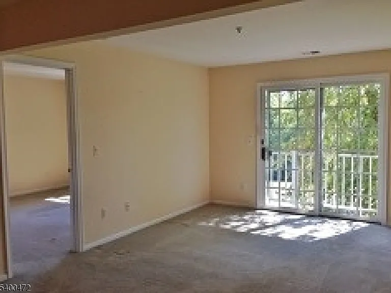 272 Potomac Dr — Photo 3