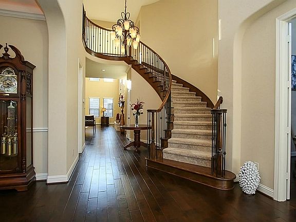 4th image of 102 Quintana Ct