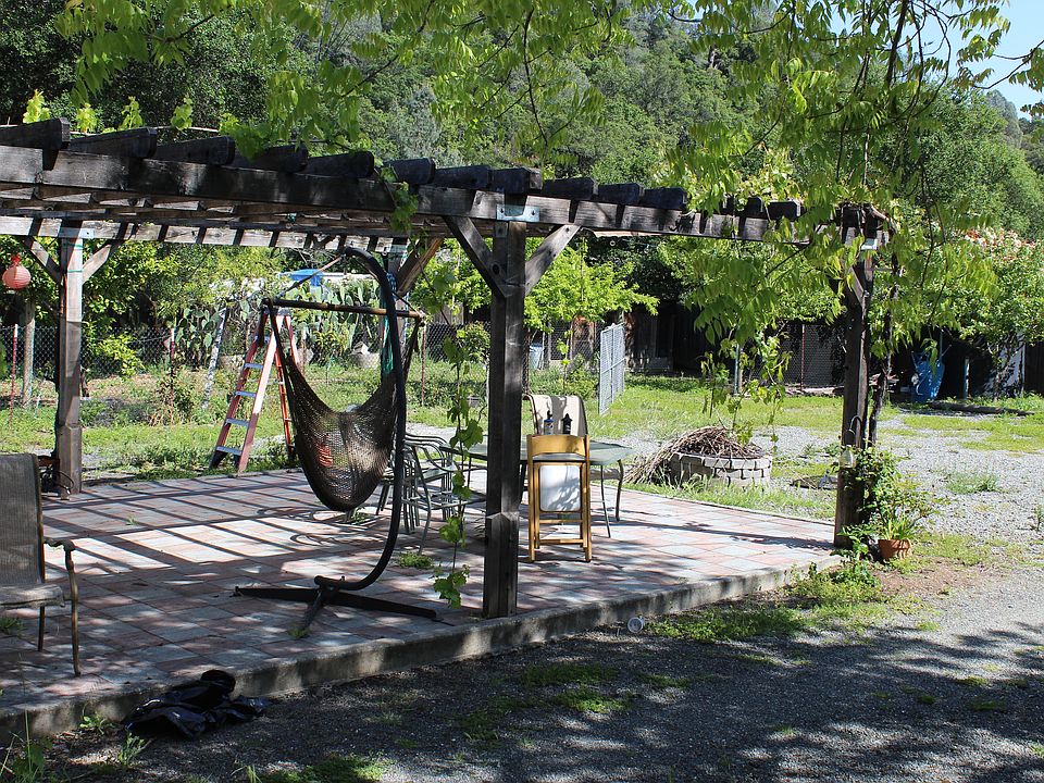 pergola area w/ vines