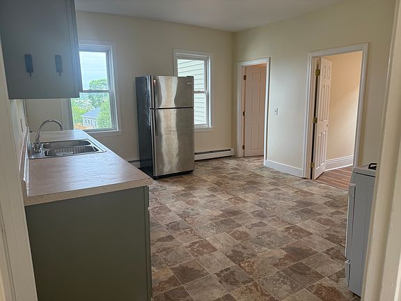 5th image of 20 Peach Ave #2