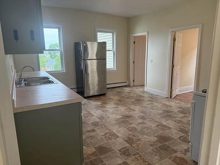 20 Peach Ave #2 — Photo 3
