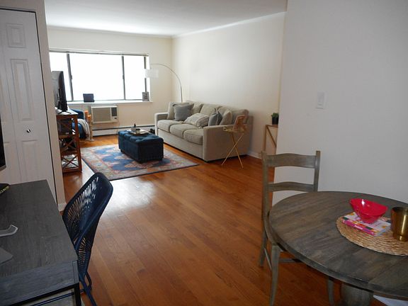 5th image of 3620 N Pine Grove Ave APT 209